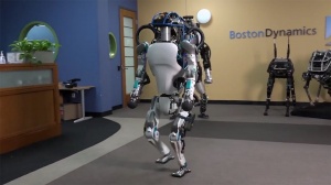 Инженеры Boston Dynamics научили робота Atlas прыгать и делать сальто (ВИДЕО)